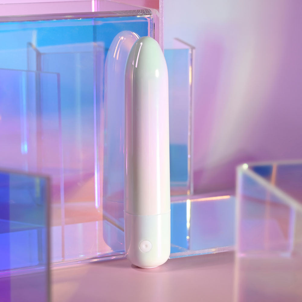 Evolved EASY DOES IT - Pearlescent White 10 cm USB Rechargeable Bullet
